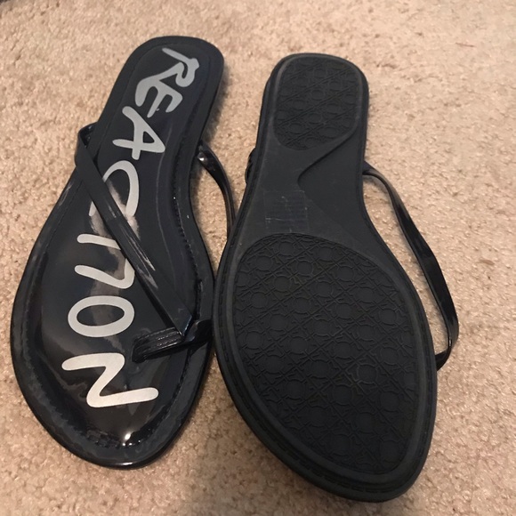 Kenneth Cole flip flops - Picture 2 of 2